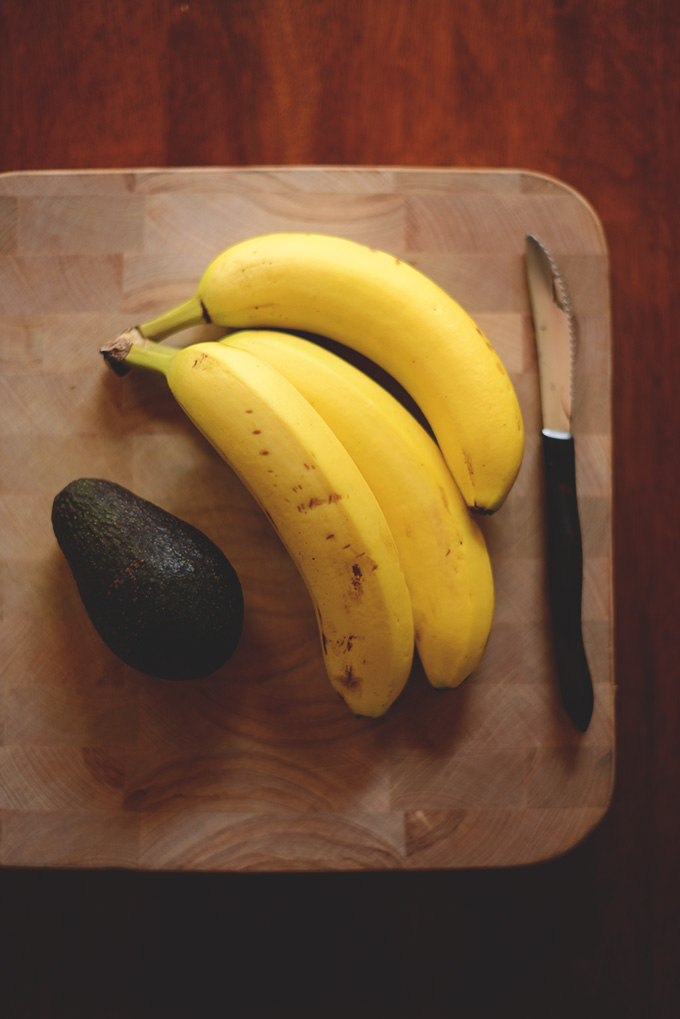 Bananas and avocado for making a delicious gluten-free vegan chocolate shake