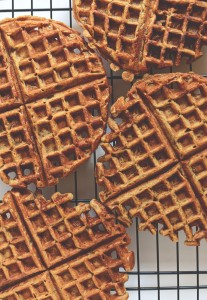 Pumpkin Spice Waffles | Minimalist Baker Recipes