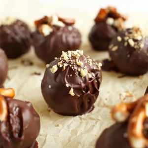 Peanut Butter Pretzel Truffles | Minimalist Baker Recipes