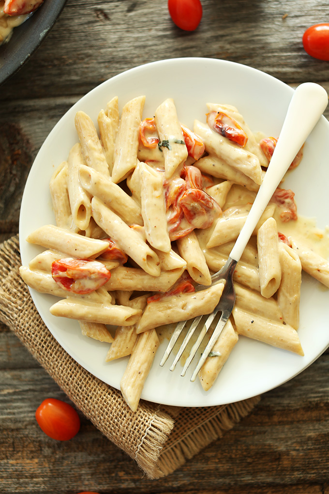 Homemade Dinner Recipes - Vegan Garlic Pasta with Roasted Tomatoes | Homemade Recipes //homemaderecipes.com/bbq-grill/what-to-cook-for-dinner-tonight
