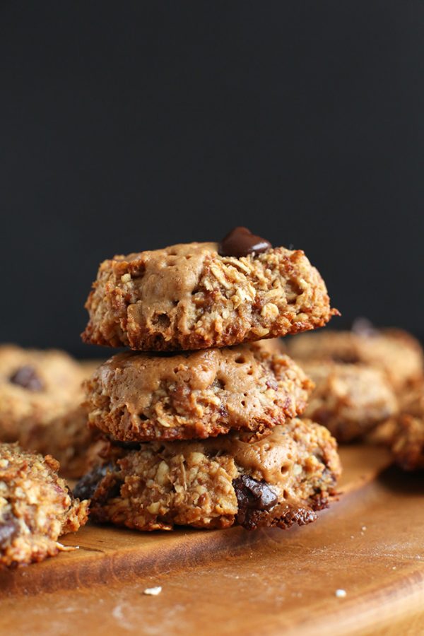 vegan-peanut-butter-chocolate-chip-cookies-minimalist-baker-recipes