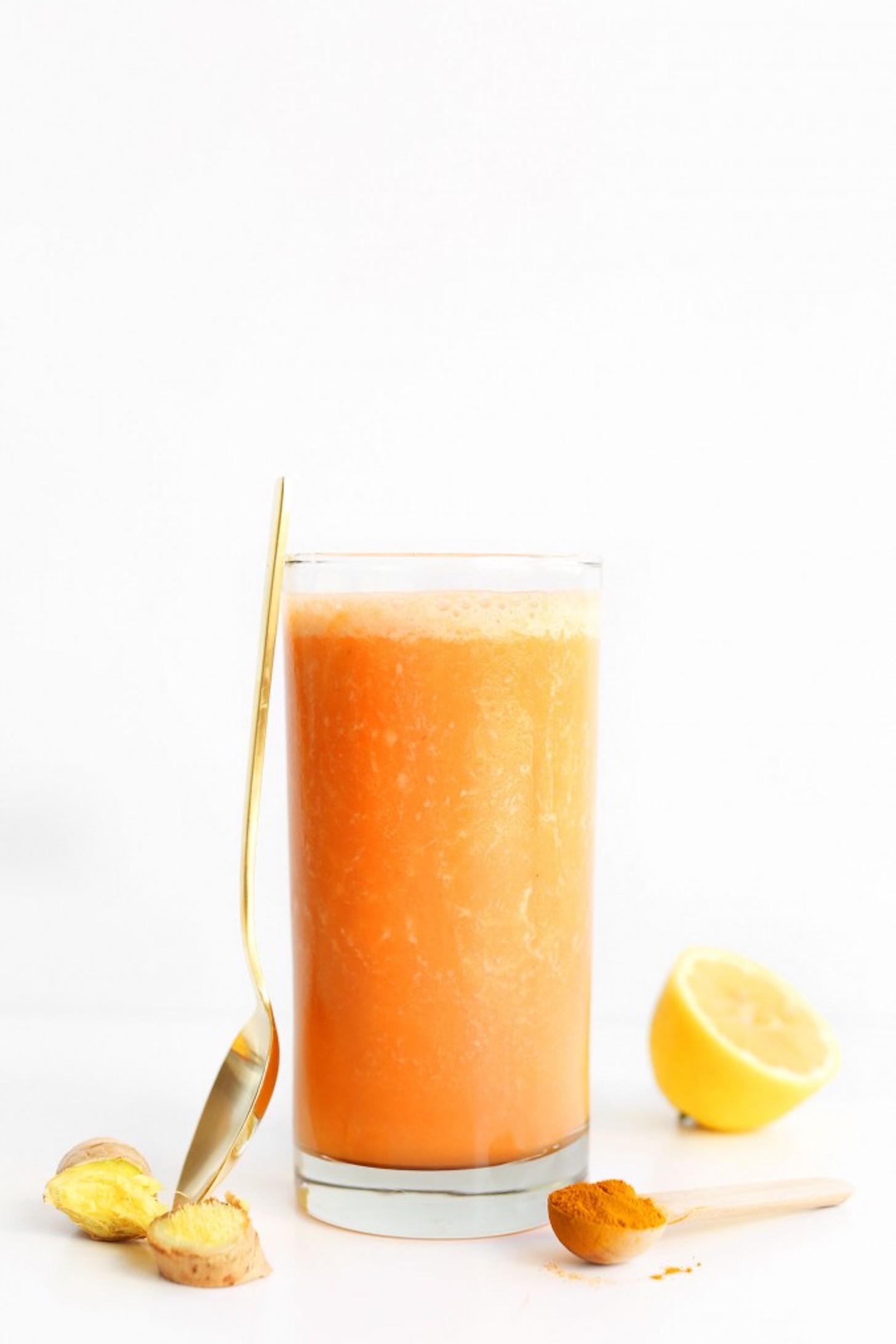 https://minimalistbaker.com/wp-content/uploads/2015/06/AMAZING-7-ingredient-Carrot-Ginger-Turmeric-Smoothie-Immune-boosting-anti-inflammatory-and-DELICIOUS-vegan-glutenfree-recipe-healthy-smoothie-676x1024-1.jpg