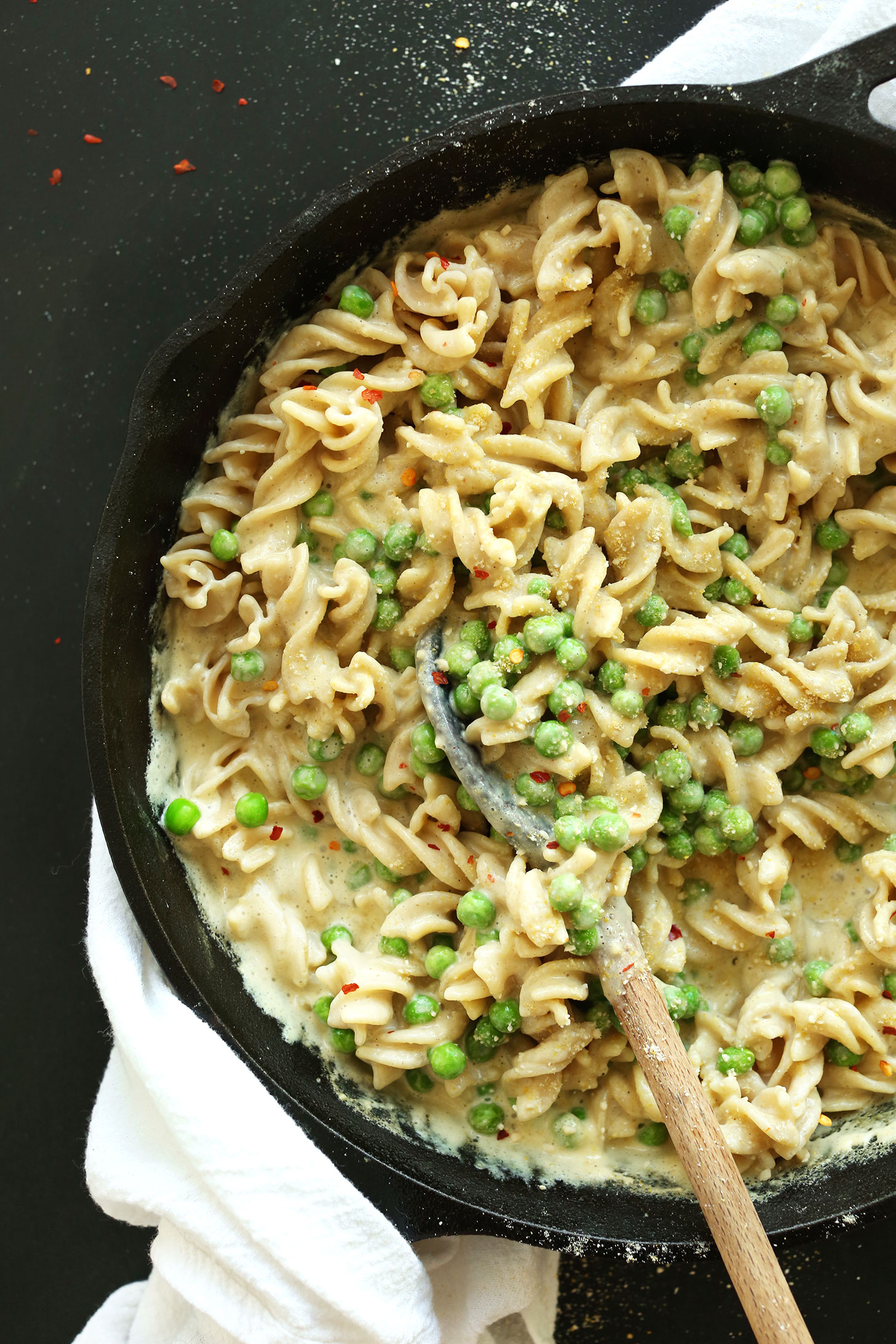 Cast-iron skillet filled with our Vegan Alfredo Pasta with peas