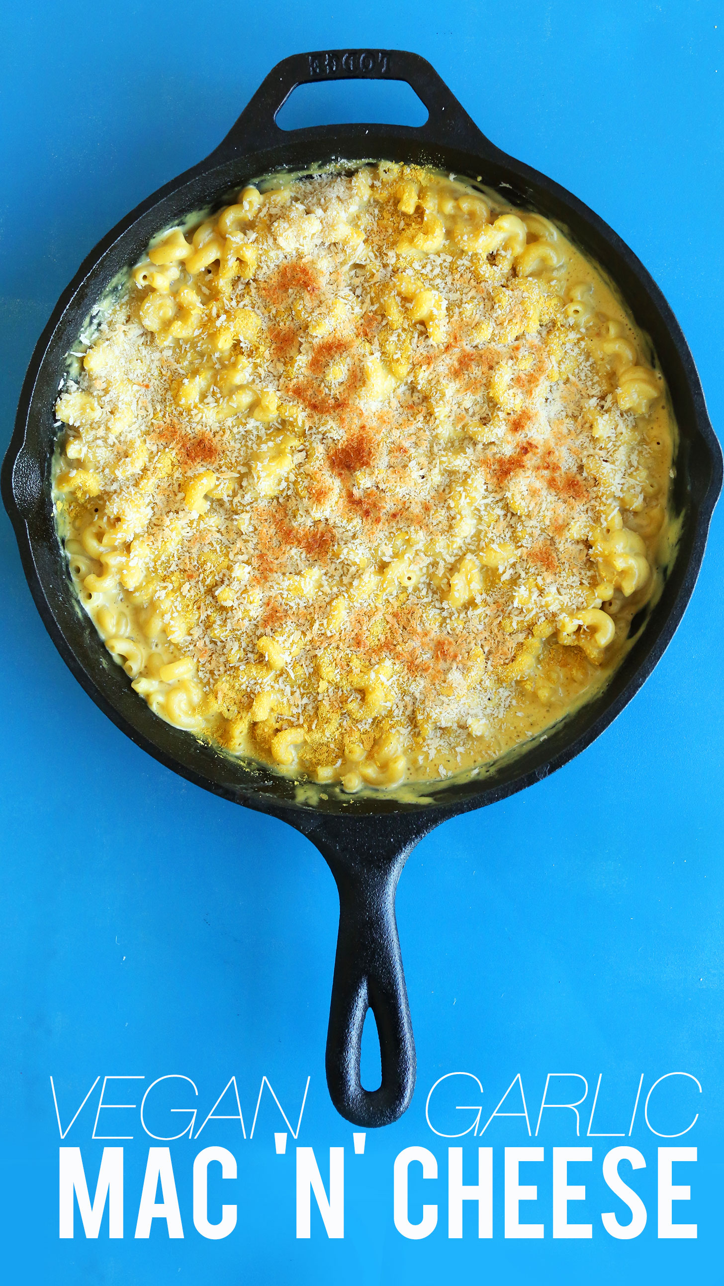 Cast-iron skillet filled with our recipe for easy Vegan Garlic Mac n Cheese