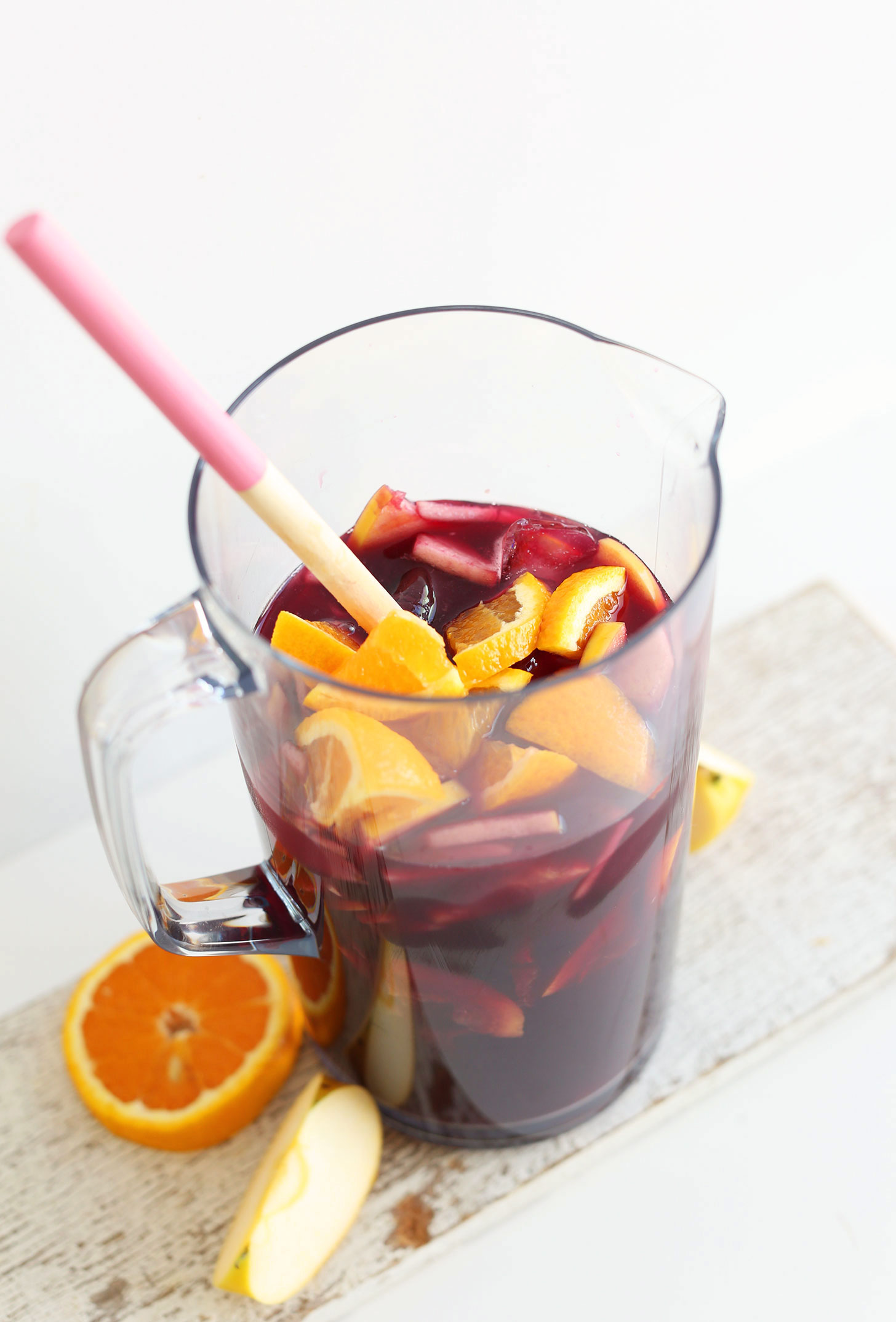 Garnishing Traditional Red Sangria with orange slices