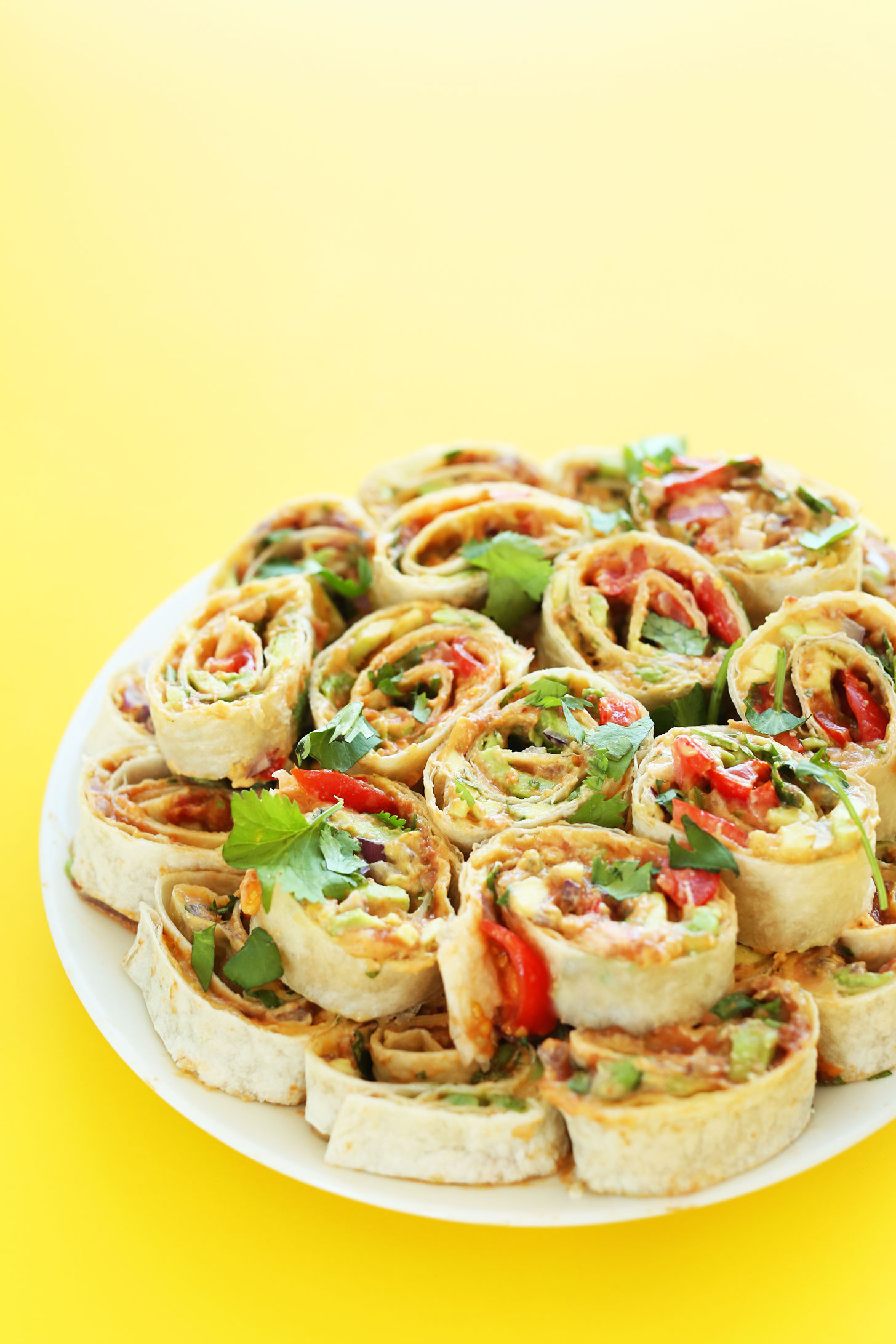 https://minimalistbaker.com/wp-content/uploads/2015/08/AMAZING-Mexican-Pinwheels-with-Refried-Beans-Avocado-Onion-Cilantro-and-Tomato-Such-a-delicious-vegan-friendly-finger-food-recipe-healthy-snack-mexican-1.jpg