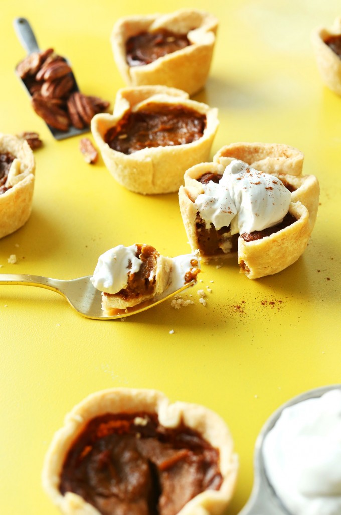 Vegan Mini Pumpkin Pies | Minimalist Baker Recipes