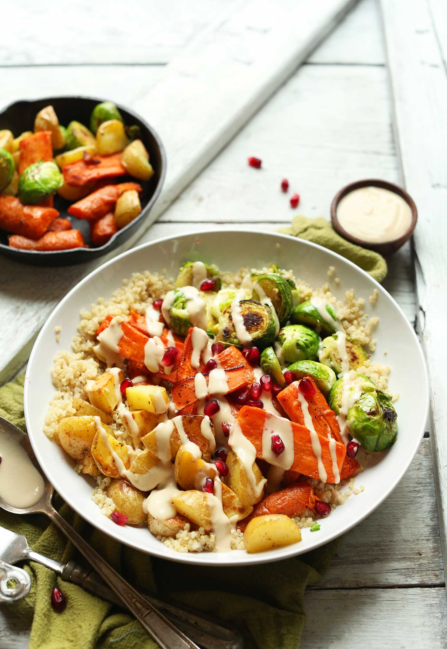 AMAZING 30-minute Roasted Vegetable and Quinoa HARVEST BOWLS! Hearty, wholesome, and SO satisfying! #vegan #glutenfree #recipe #easy #healthy #dinner
