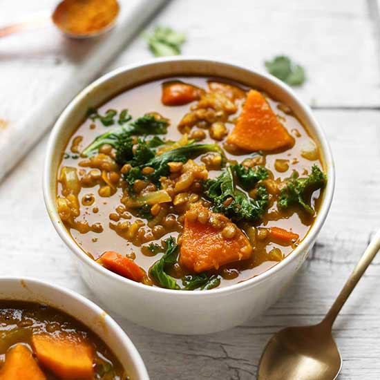 Sopa de Legumes de Lentilha com Curry Simples QUADRADO