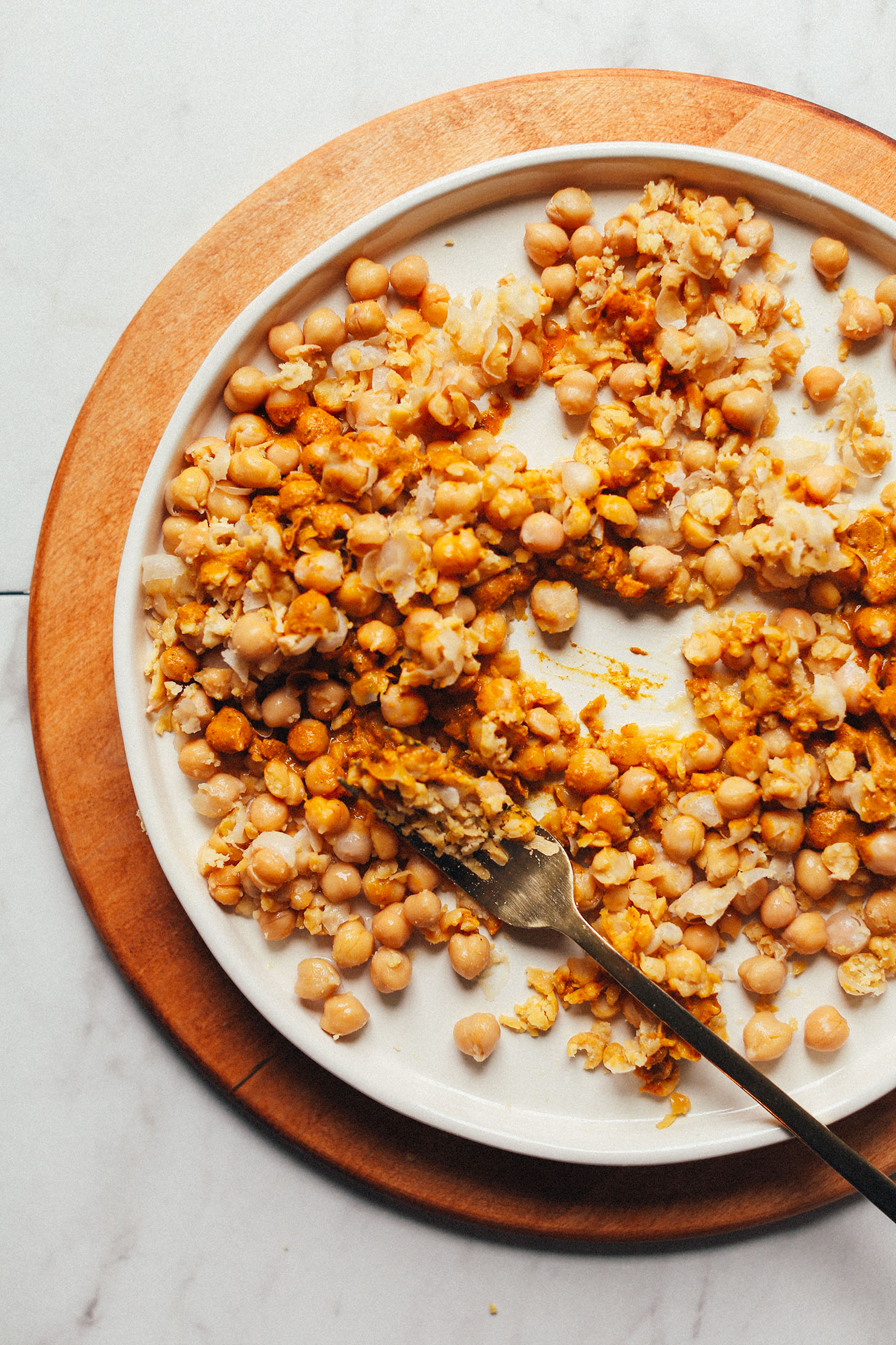 Plate with chickpeas for making gluten-free vegan Chickpea Scramble