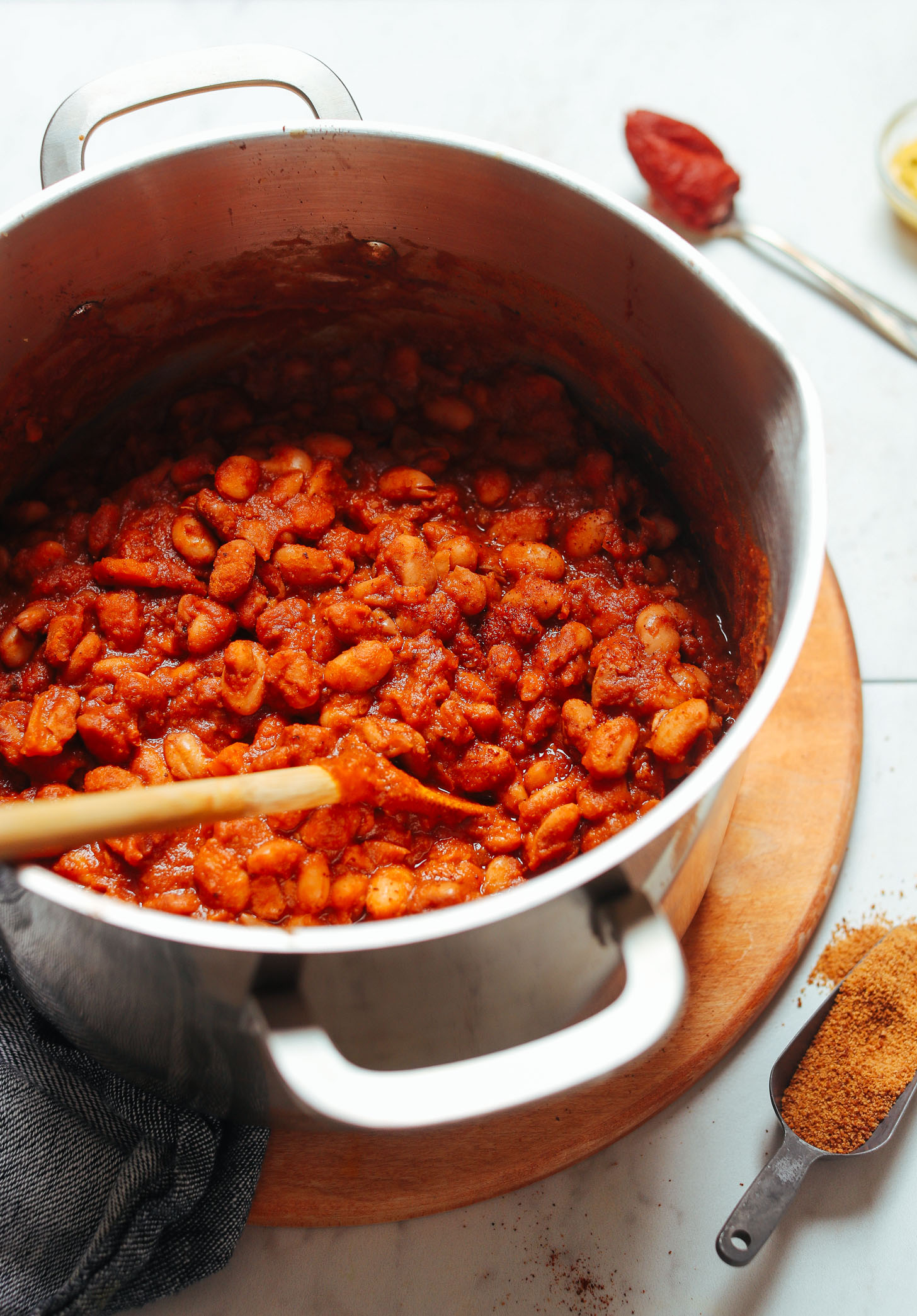 Big pot of freshly cooked BBQ Baked Beans for a vegan meal