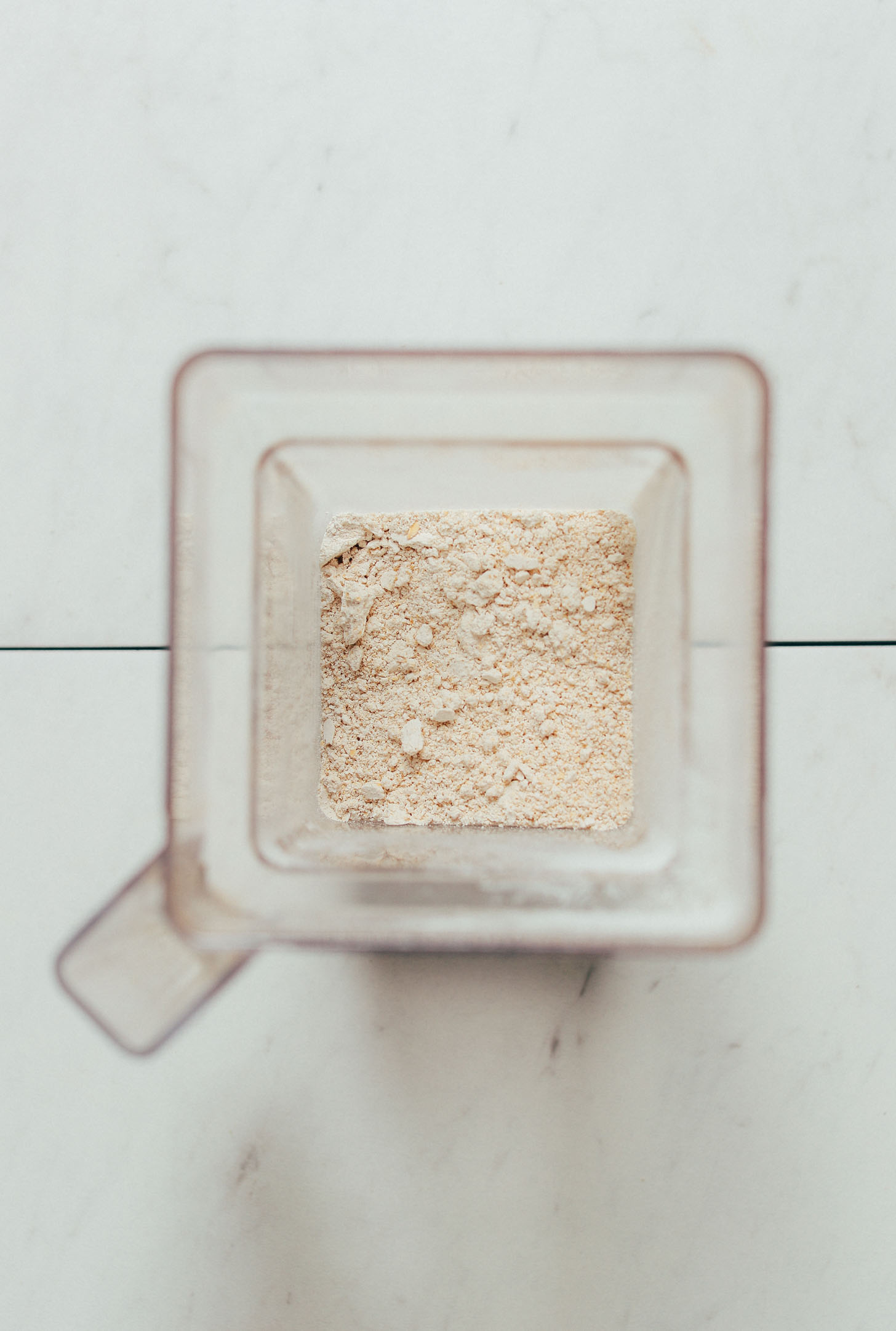 Blender of freshly made DIY oat flour