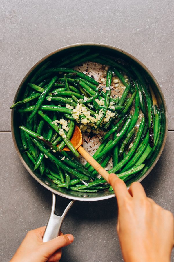 1Pan Garlicky Green Beans with Slivered Almonds Minimalist Baker Recipes