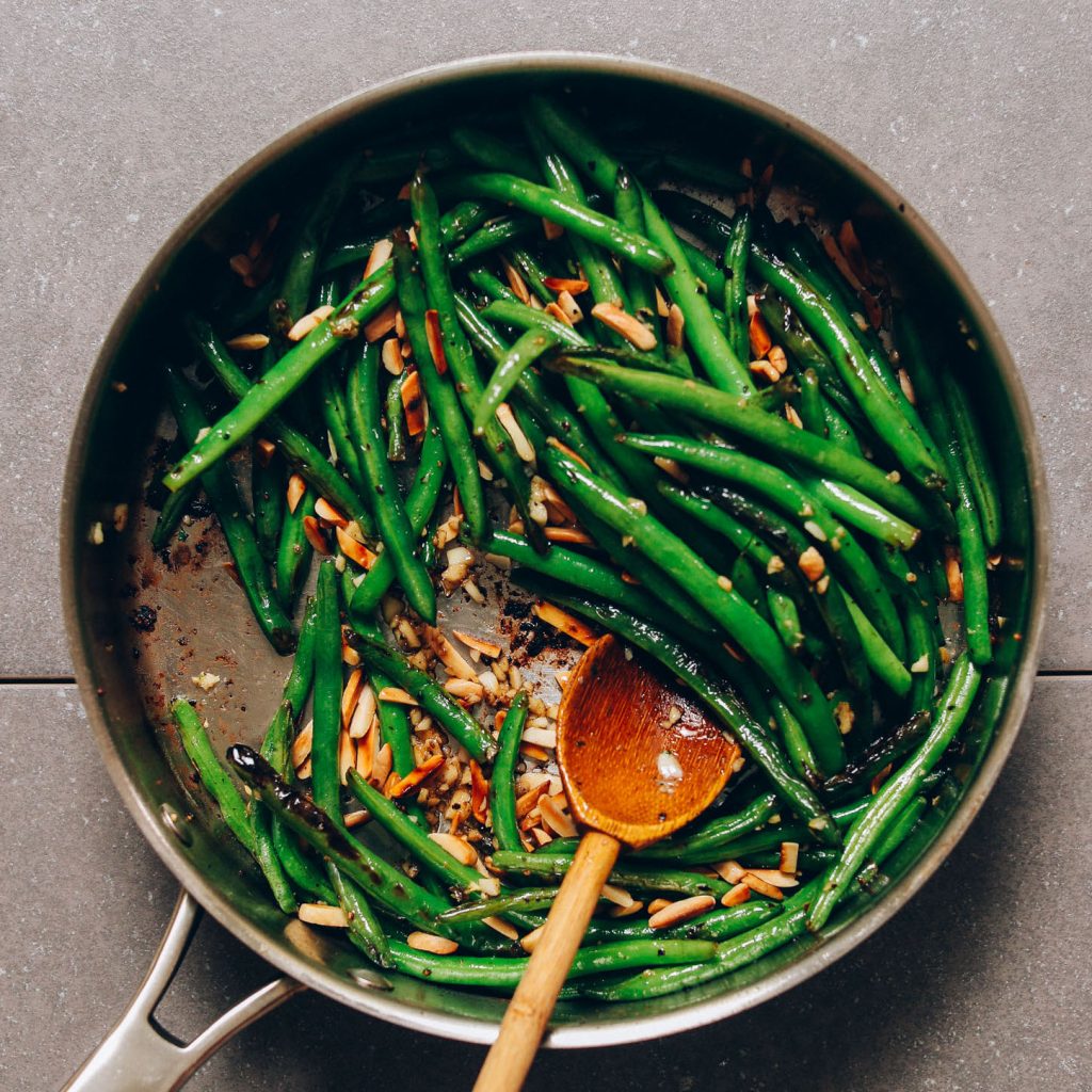 1Pan Garlicky Green Beans with Slivered Almonds Minimalist Baker Recipes