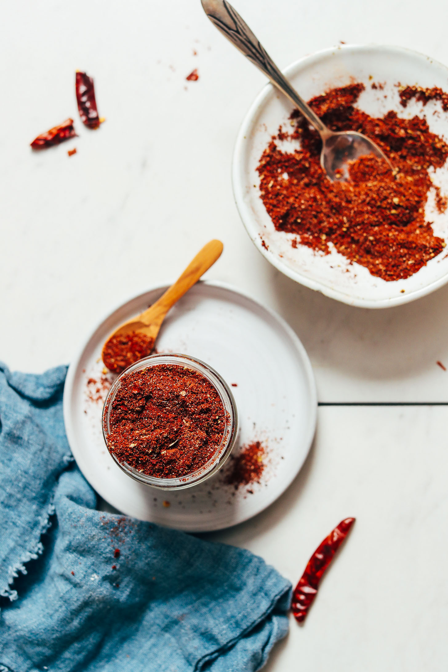 Jar and bowl of DIY chili powder