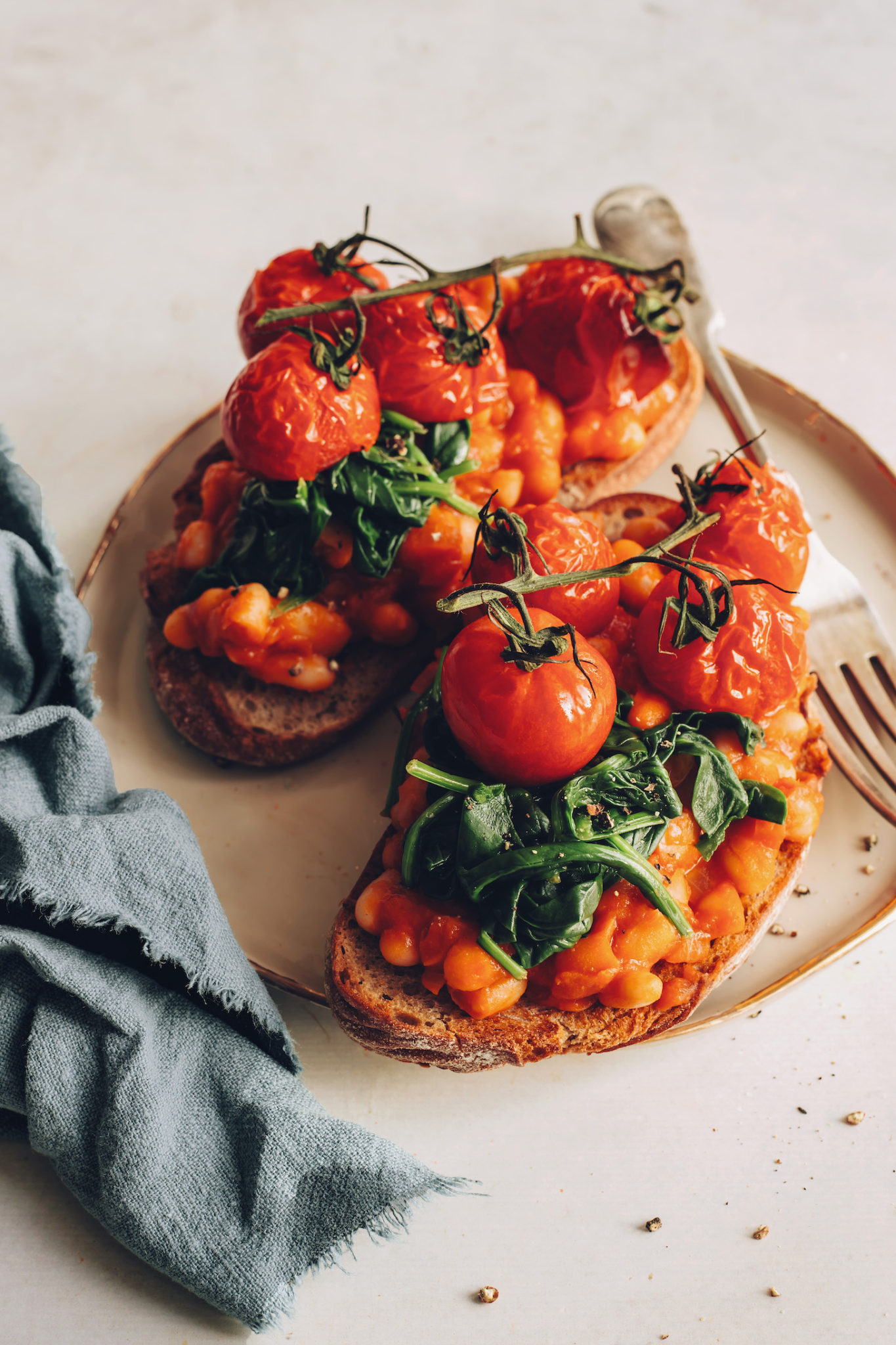 Easy Baked Beans on Toast (BritishInspired) Minimalist Baker Recipes