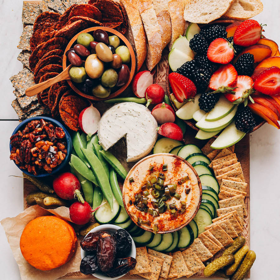 How To Build A Simple Veggie Charcuterie Board ⋆ DelMarValicious Dishes