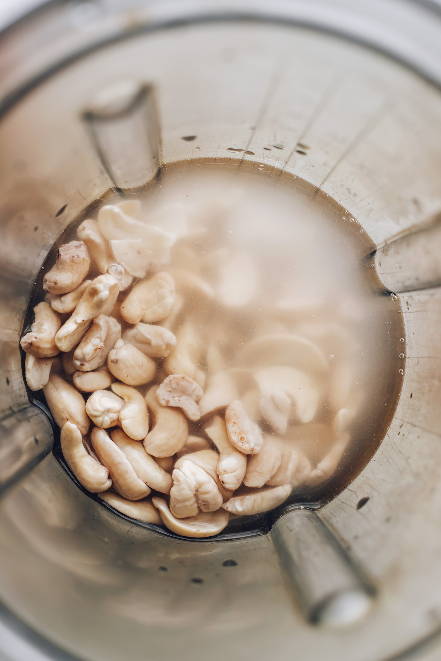 Soaked cashews and water in a blender