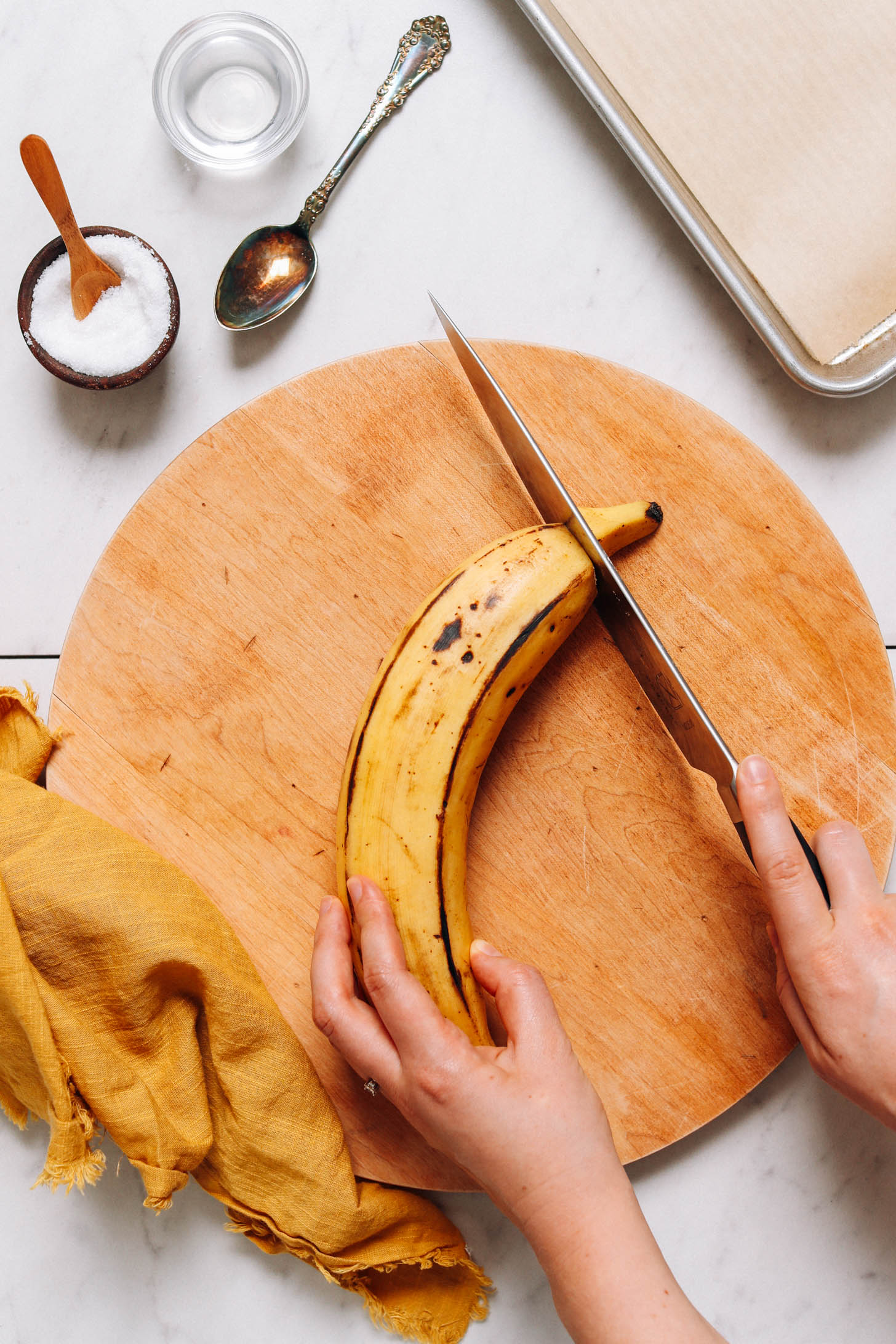Slicing the end off of a plantain