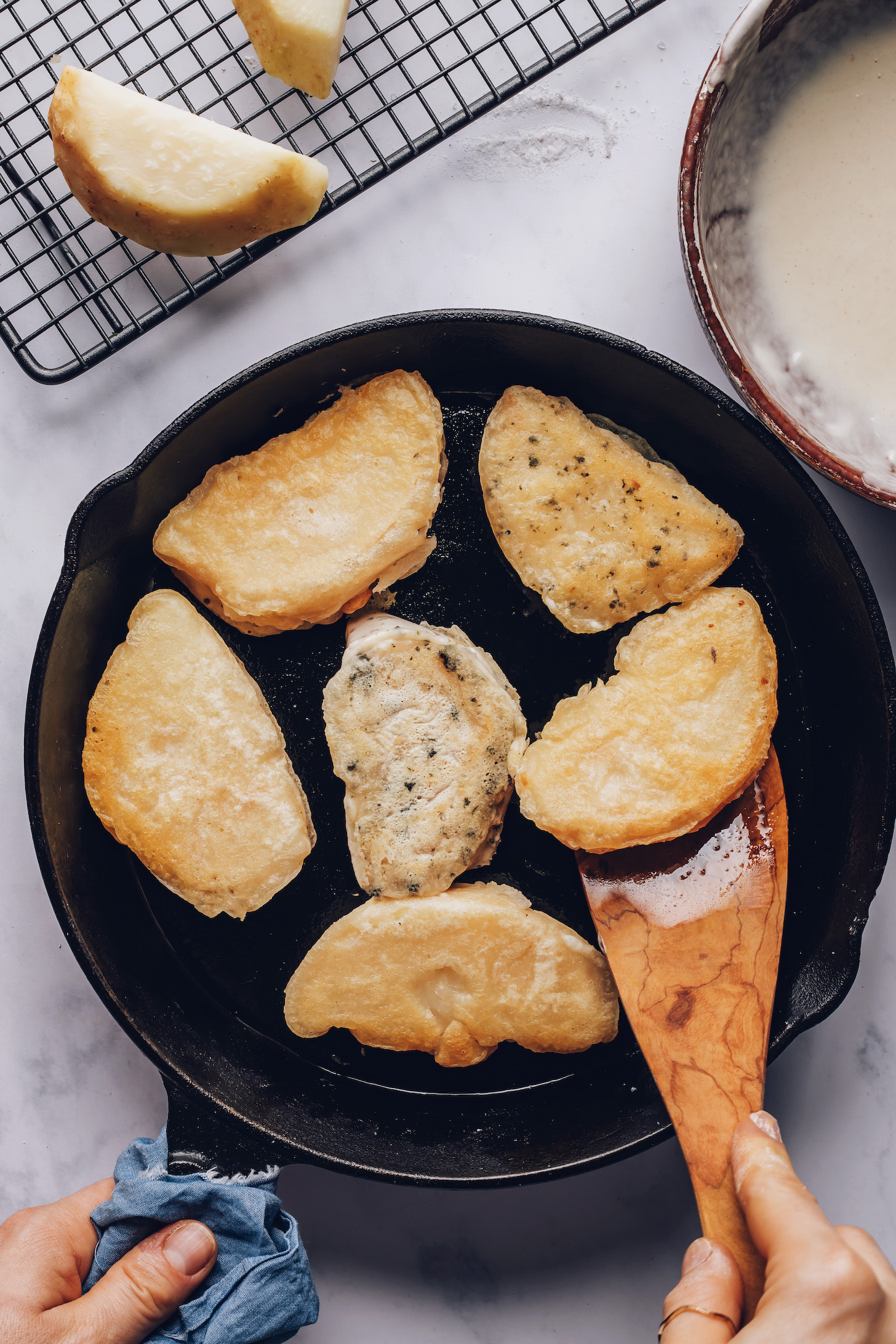 Cooking vegan fish fillets in a cast iron skillet