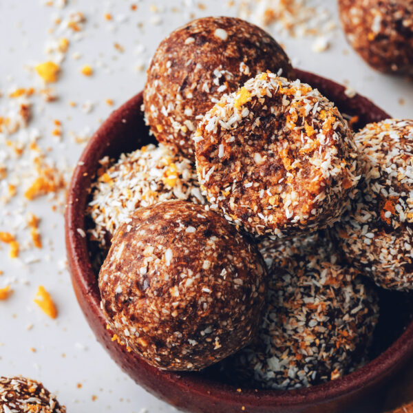 https://minimalistbaker.com/wp-content/uploads/2021/11/Orange-Cardamom-Energy-Bites-No-Bake-Easy-sweet-zesty-and-perfect-for-a-quick-snack-Just-6-ingredients-required-minimalistbaker-plantbased-energybites-dates-snack-9-600x600.jpg