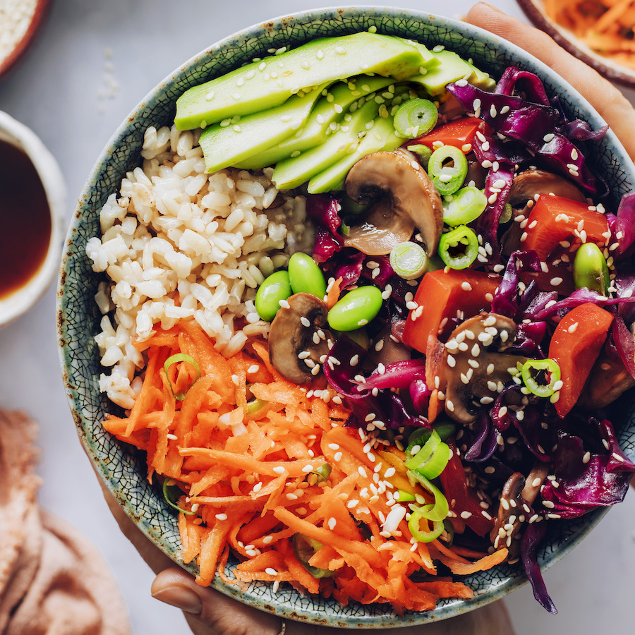 Rice bowl with veggies and edamame