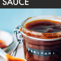 Pot de sauce teriyaki maison facile sans gluten et naturellement sucrée