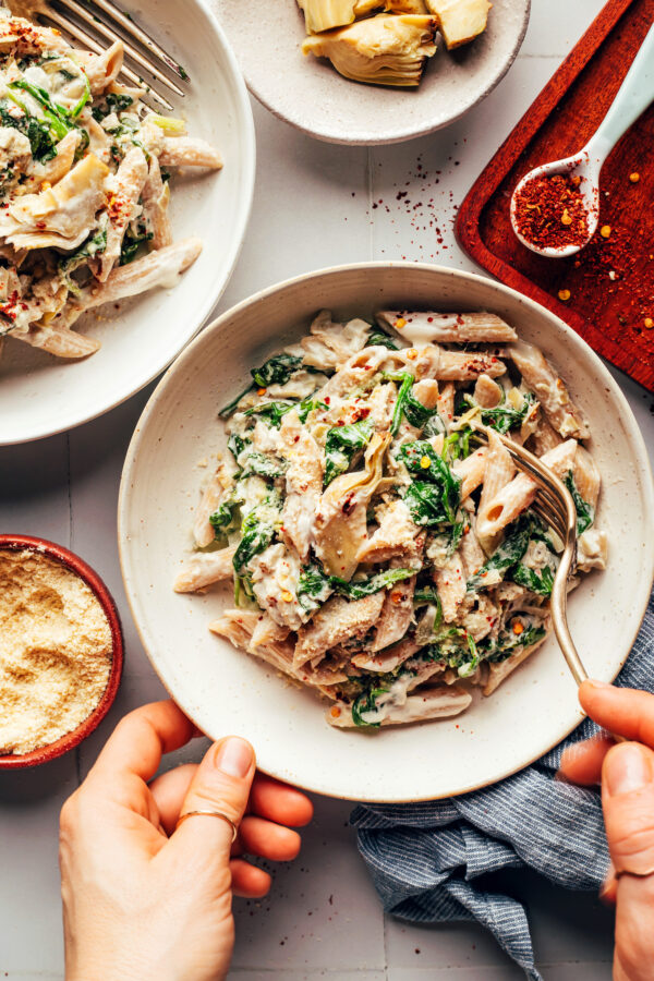 Creamy Vegan Spinach Artichoke Pasta (1 Pot!) - Minimalist Baker