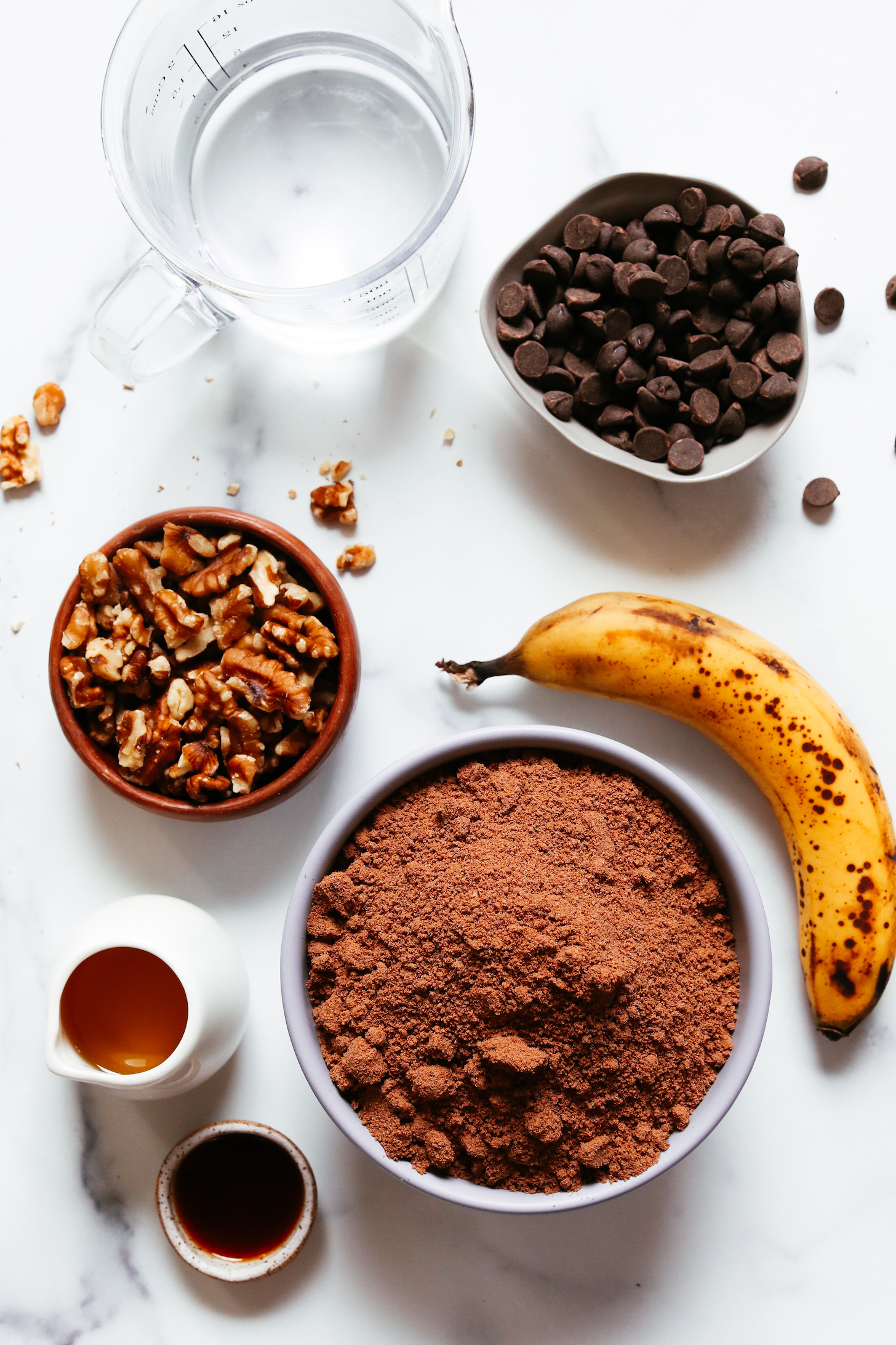 Banan, chokladkakamix, valnötter, vanilj, avokadoolja, chokladchips och vatten